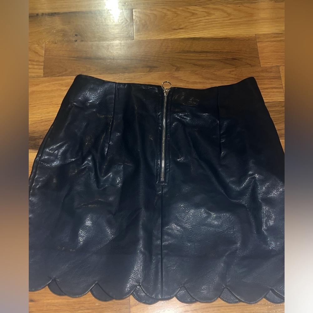 B. Original Faux leather Scalloped Zip Mini Skirt Black Medium